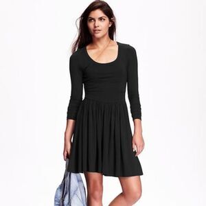 Old Navy Black Scoop Neck Fit & Flare Dress Size M